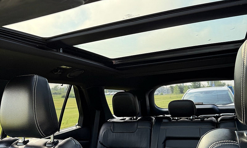 2022 Ford Explorer S...
