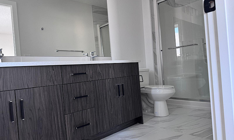 Modern 4-Bed, 3-Bath...
