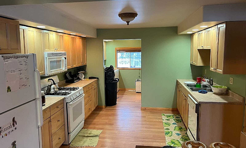 2300 Sq Foot 4 Bedro...
