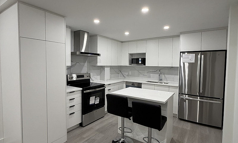 Modern 2-Bedroom Leg...