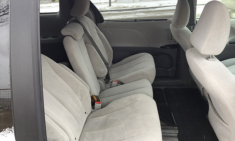 2013 Toyota Sienna –...