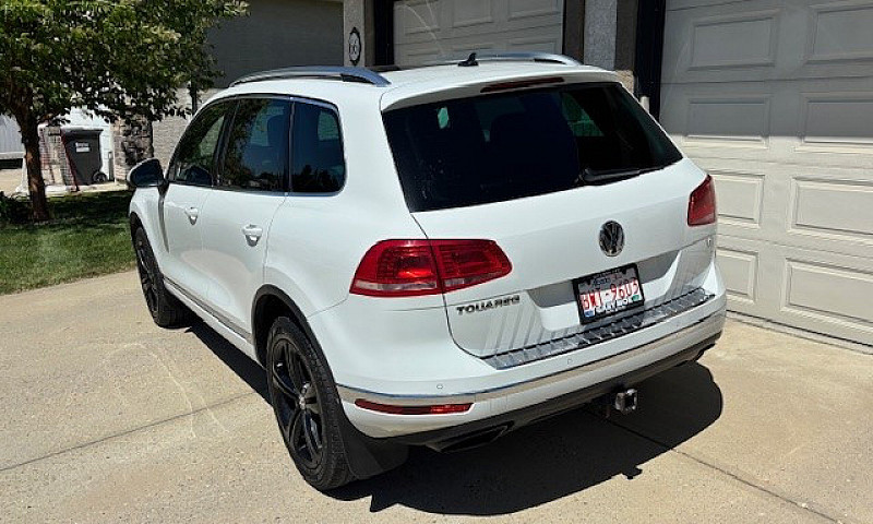 2017 Volkswagen Toua...