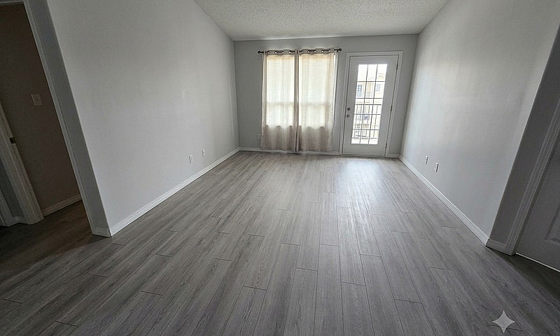 Quiet Top Floor Cond...