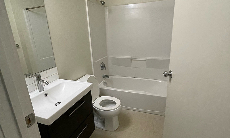 4 Bed 3 Bath For Ren...
