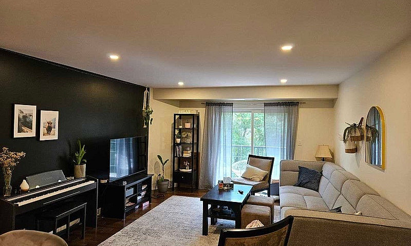 Condo In Landmark Fo...