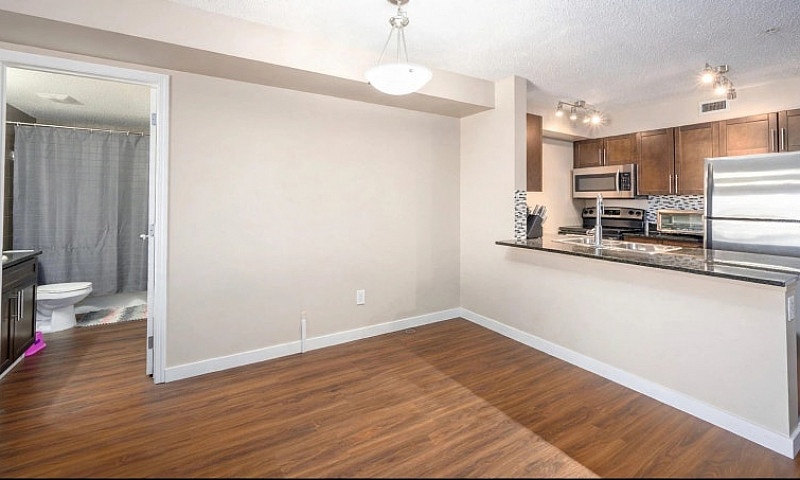 2 Bed 2 Bath Main Fl...