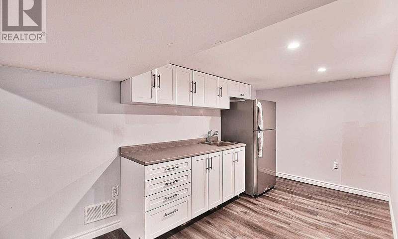 3 Bedroom Rental St....