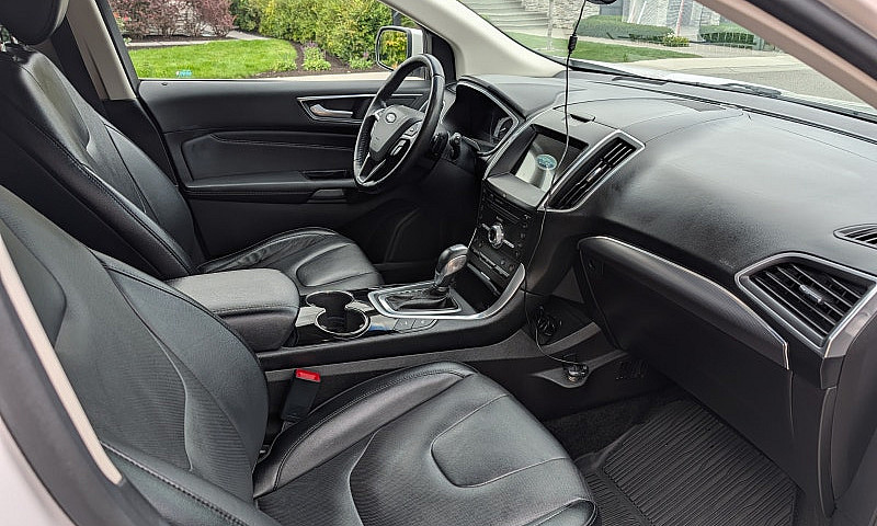 2017 Ford Edge Titan...