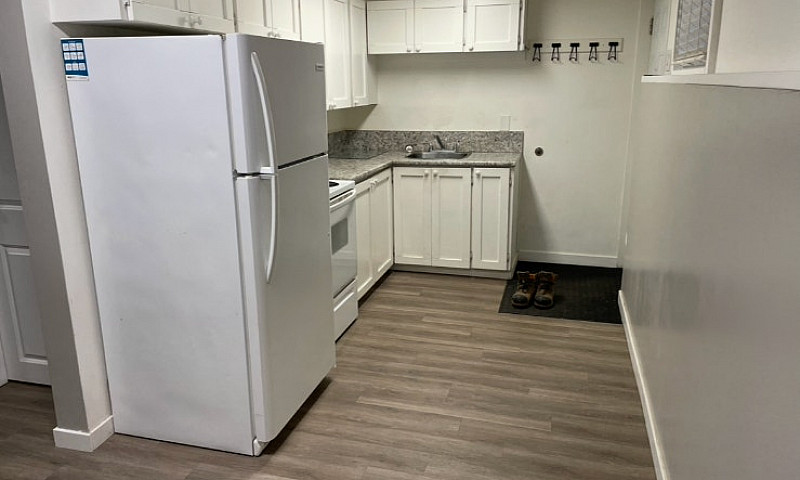 Updated 2 Bedroom Su...