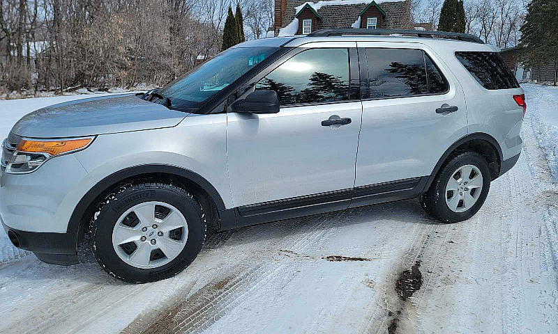 2012 Ford Explorer 7...