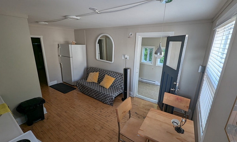 Small Apartment, 10 ...