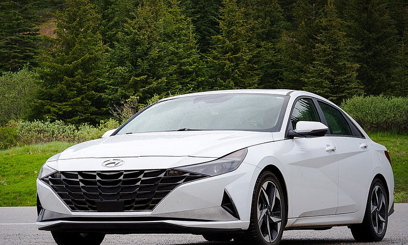 Hyundai Elantra 2022...