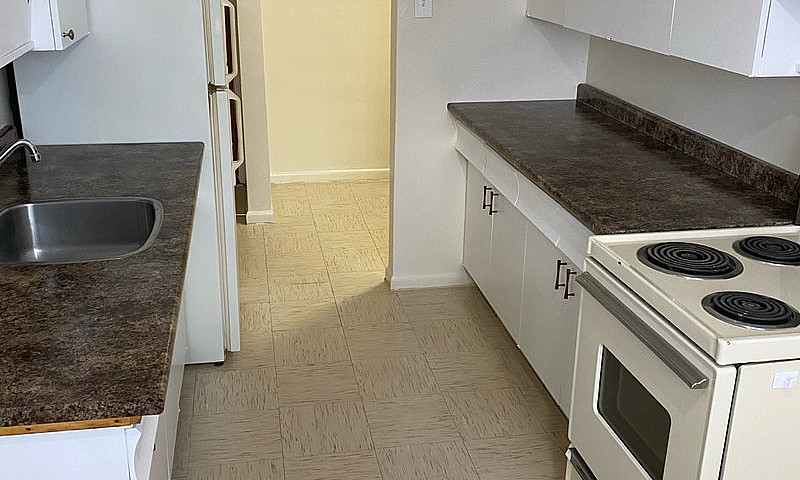 1 Bedroom Suite On G...