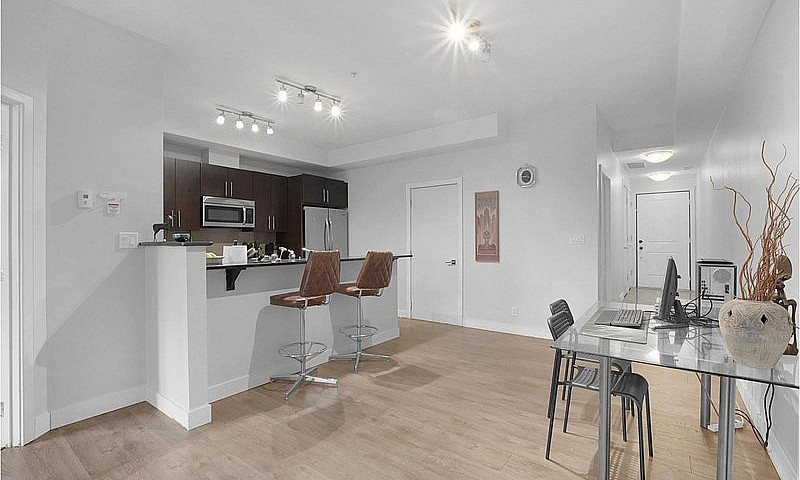 Luxury Condo Uofa 1 ...