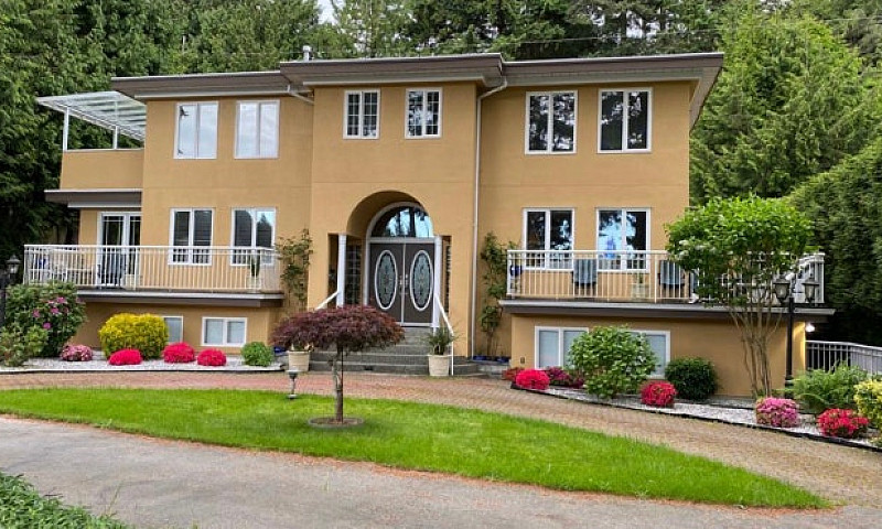 Luxury 5 Bed. 4 Bath...