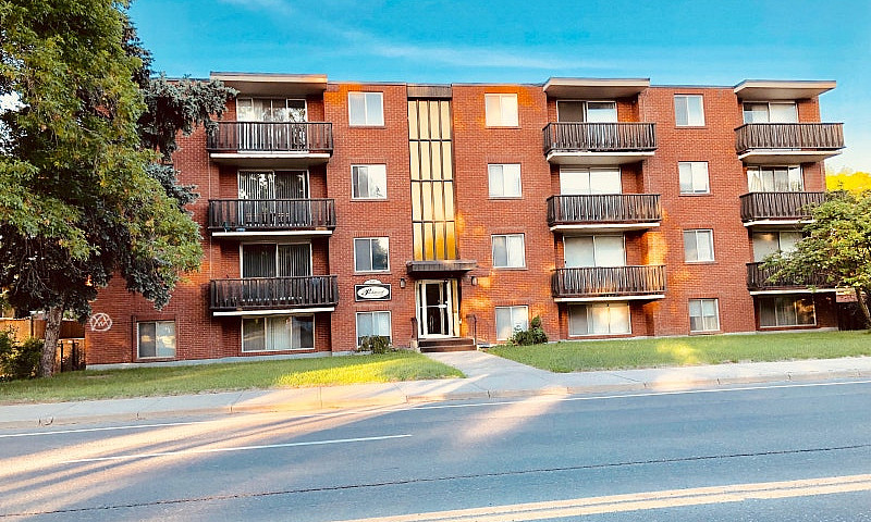 Renovated 1 Bed Apar...