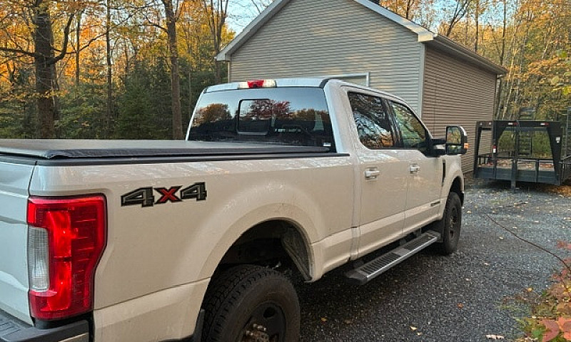 Ford F-350 Lariat Di...