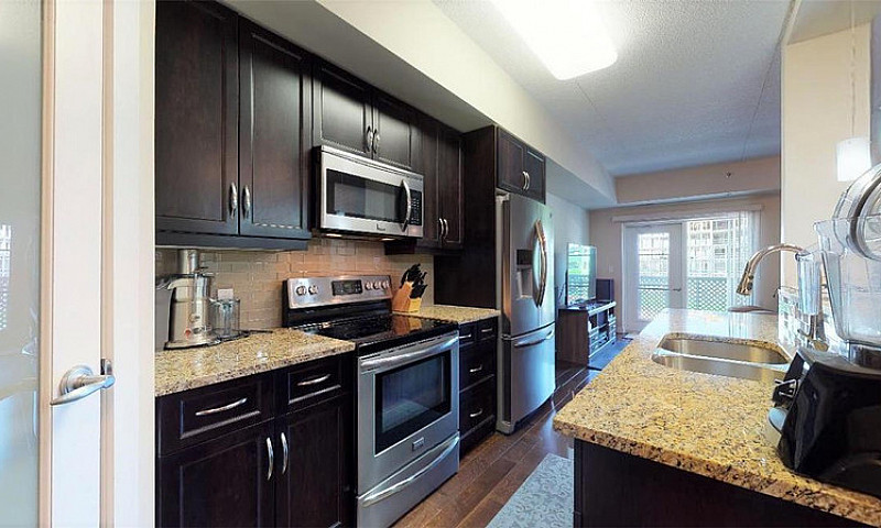 1 Bedroom + 1 Den Co...