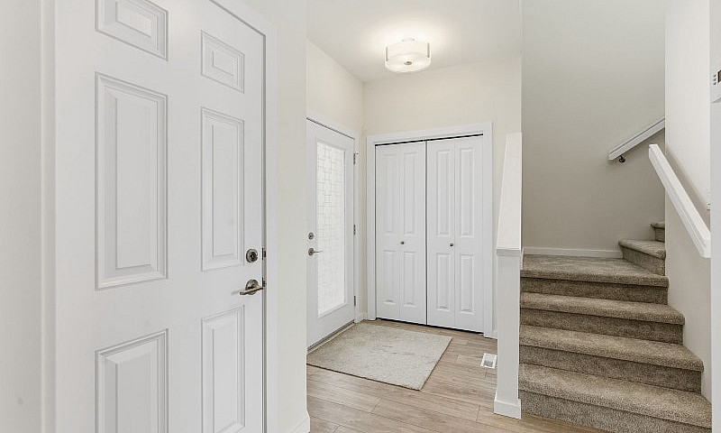 3 Bdrm, 2.5 Bath, Fl...