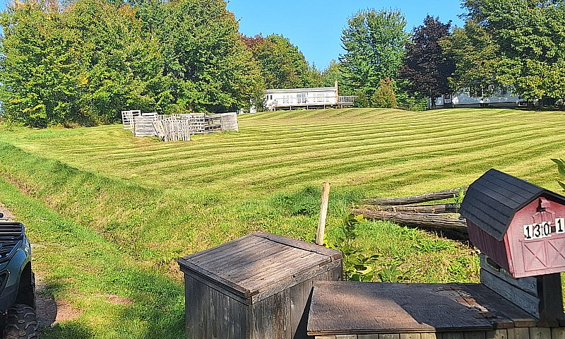 Country Home On 2 Ac...