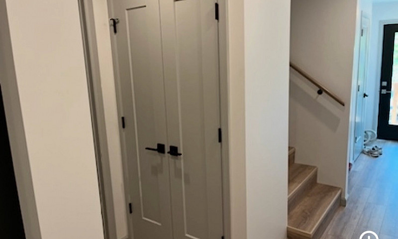 Luxury Apartment For...