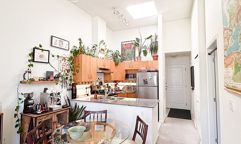 Bright & Spacious 1B...