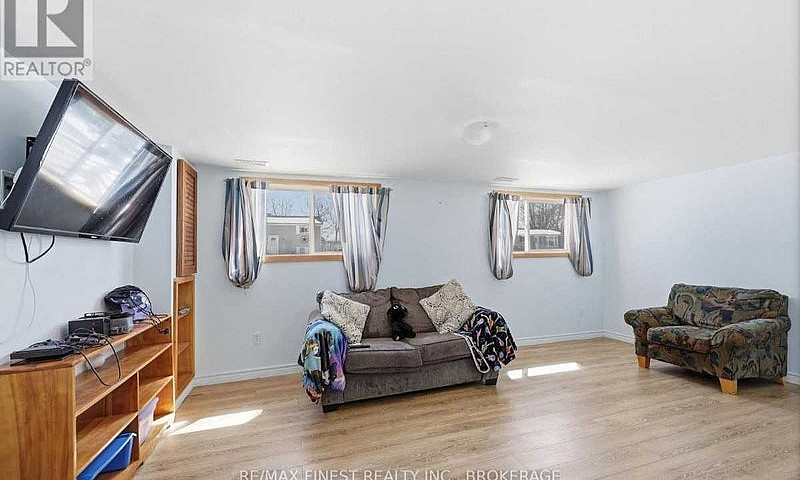 676 Laurier Blvd Bro...