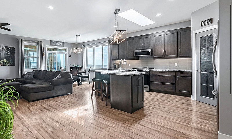 3 Bed, 3.5 Bath 1643...