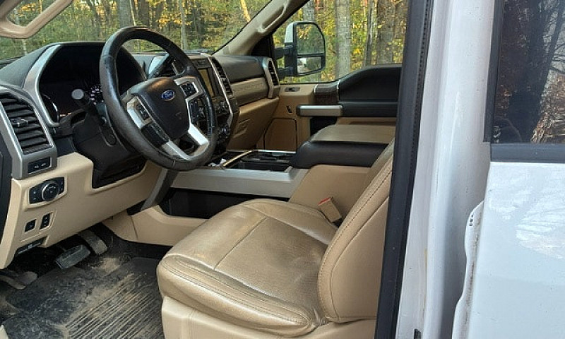 Ford F-350 Lariat Di...