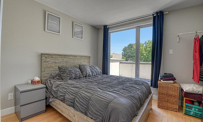Superbe Condo Meublé...