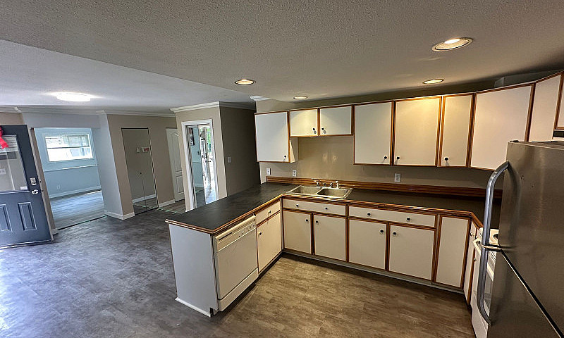 3 Bedroom Basement F...