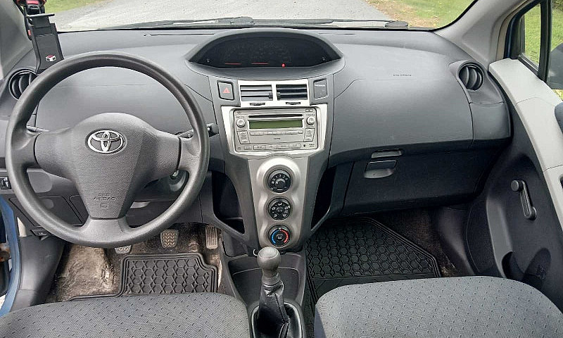 Toyota Yaris  2011...