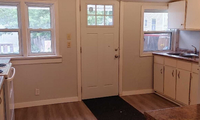 3 Bed, 1.5 Bath Town...