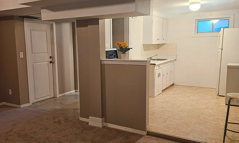 1 Bedroom Basement S...