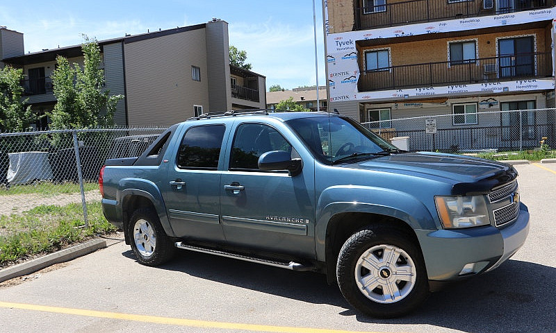 2009 Chevy Avalanche...