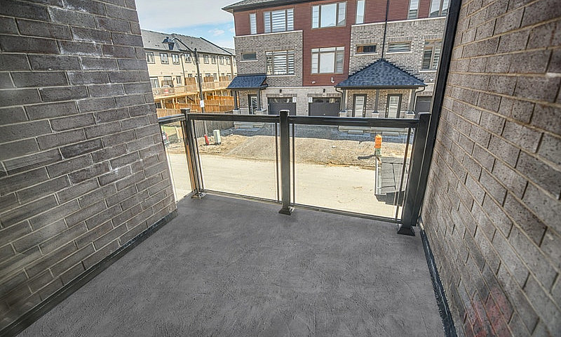 3-Storey Townhome In...