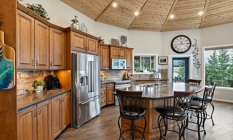 2,500 Sq. Ft. Mandal...