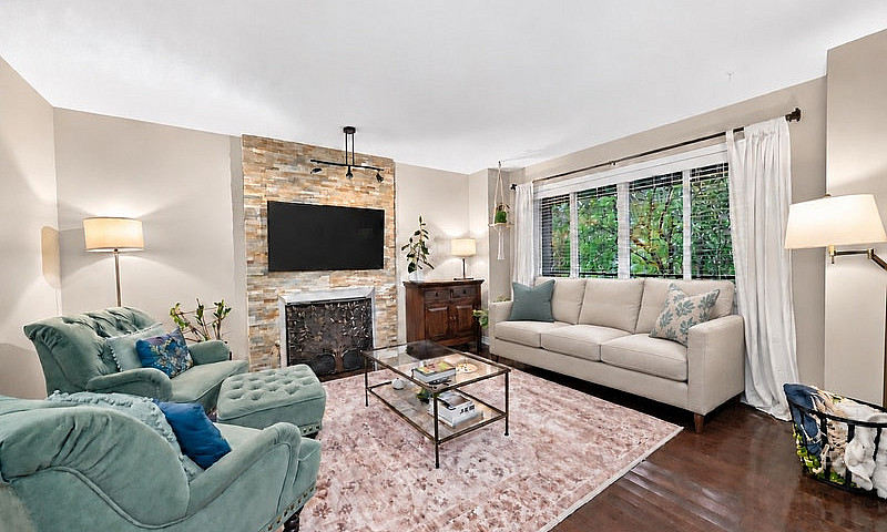 Extremely Rare 4 Bed...