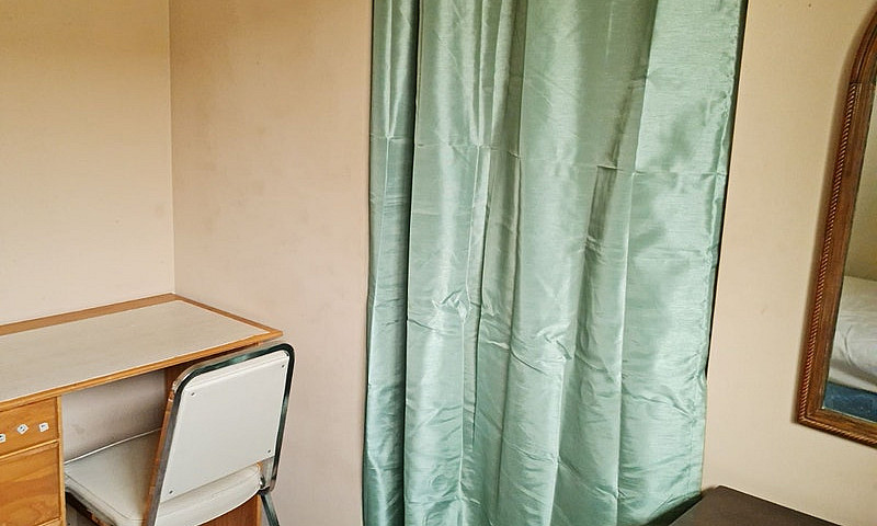 Private Room For Ren...