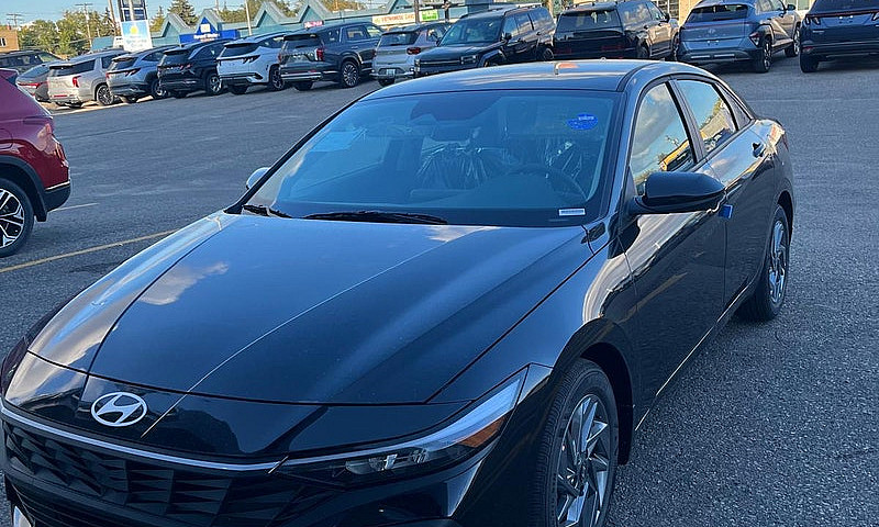 Hyundai Elantra Pref...