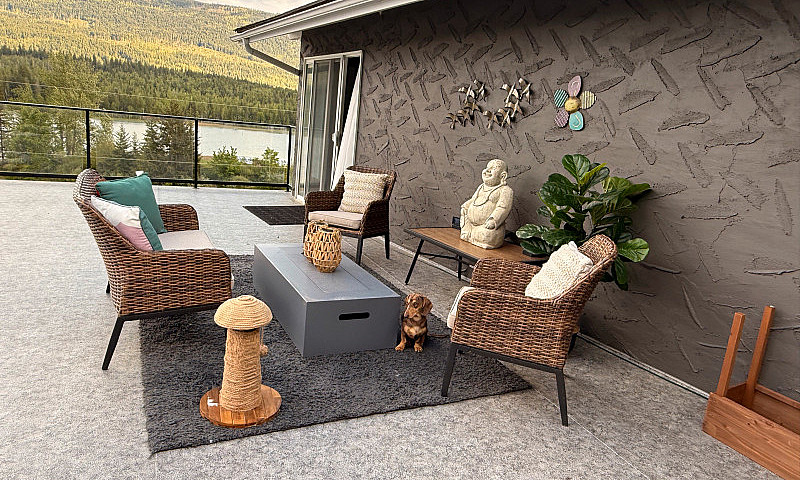 Stunnings Shuswap Ho...