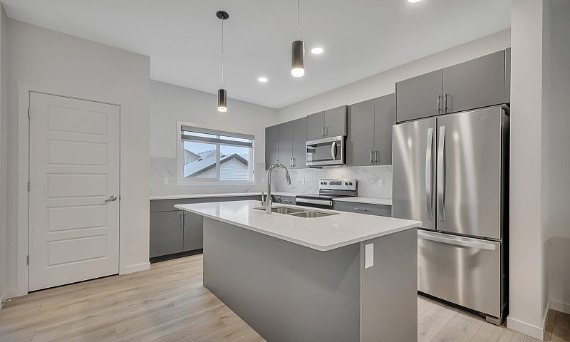  Newly Built 3.5 Bed...