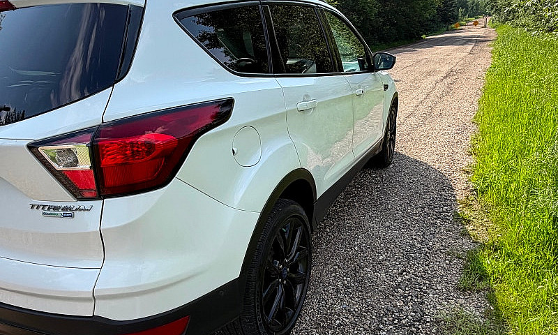 2019 Ford Escape Tit...