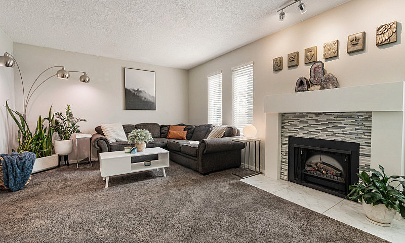 9413 Kingsley Cresce...