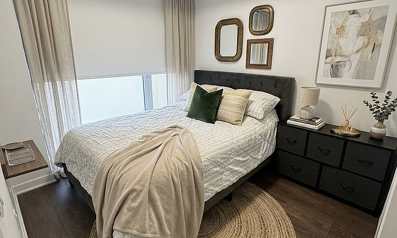1 Bed + Den In Brand...