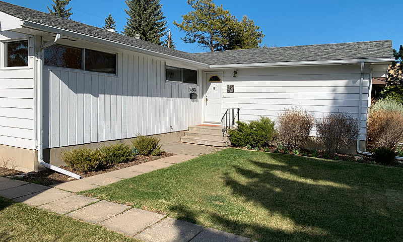House For Sale In La...