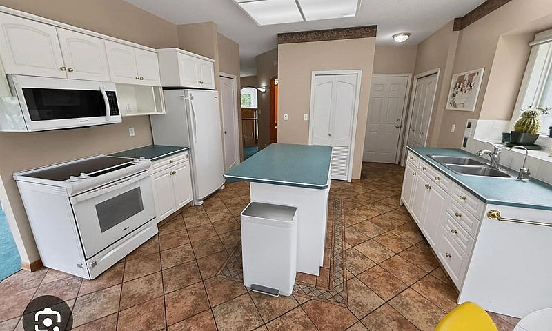 House For Rent/ Acre...