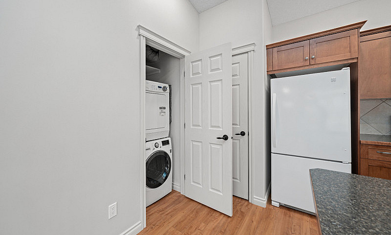 Gorgeous 1 Bed + Den...