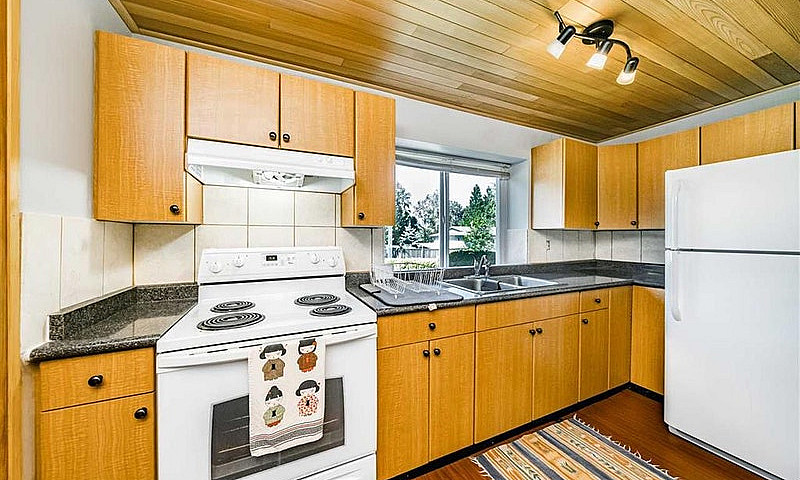Spacious 1 Bed + Lar...