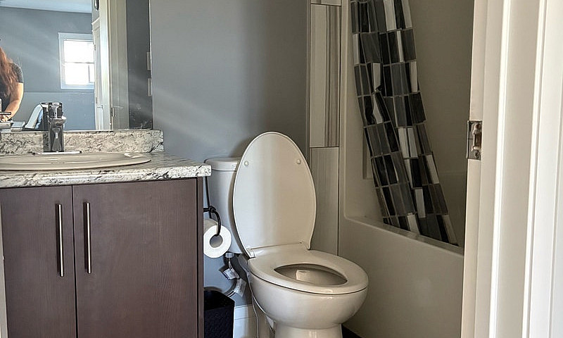 Basement Suite For R...